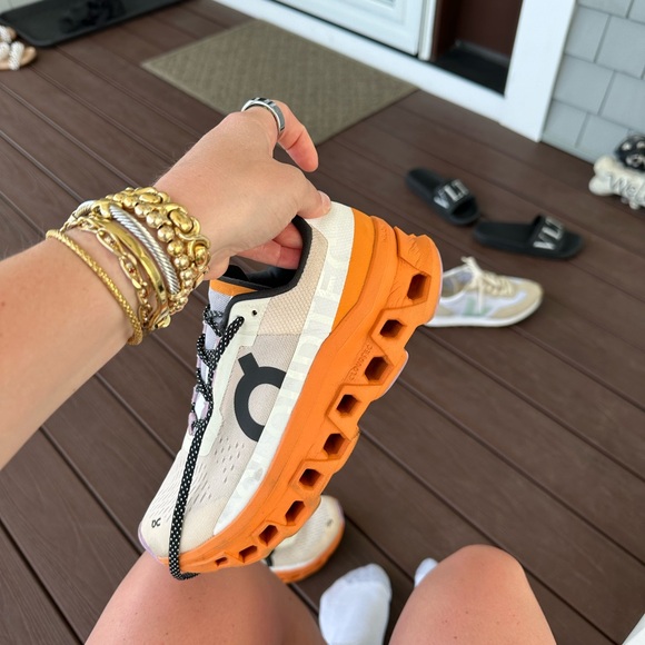 On Running Sneakers - Picture 4 of 8